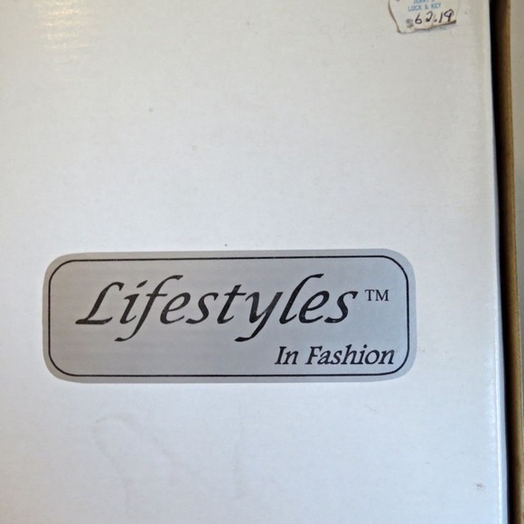 New in Box Lifestyles Micki 15 Inch Fashion Doll with Certificate - Picture 7 of 8